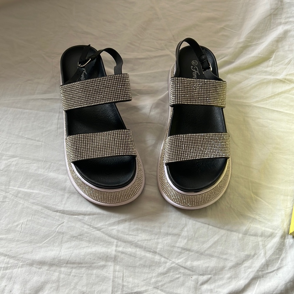 Platform Sandals - Picture 3 of 4